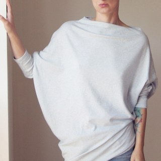Sweterek damski oversize asymetryczny trapez – szary