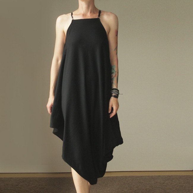 Sukienka ramiączka asymetryczna czarna
