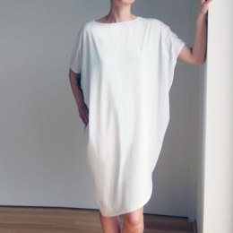 Sukienka krótki rękaw asymetria Biała