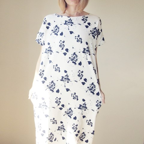 Sukienka tshirt oversize Kwiaty Sukienka tshirt oversize Kwiaty