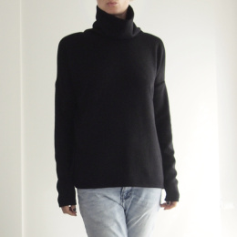 Prosty golf czarny sweter