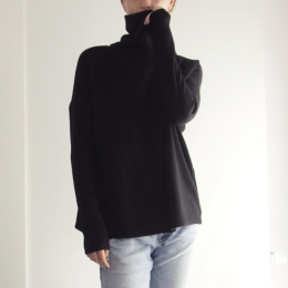 Prosty golf czarny sweter
