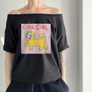 Koszulka damska oversize z grafiką Pauliny Korbaczyńskiej Good Girl – czarna