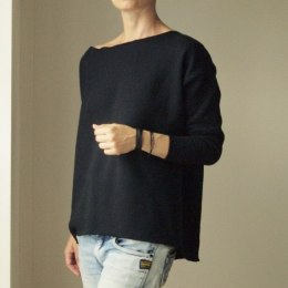 Czarna bluza cięta