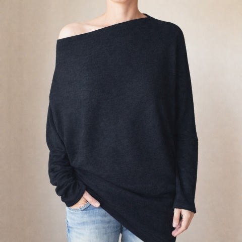 Asymetryczny Sweterek trapez czarny
