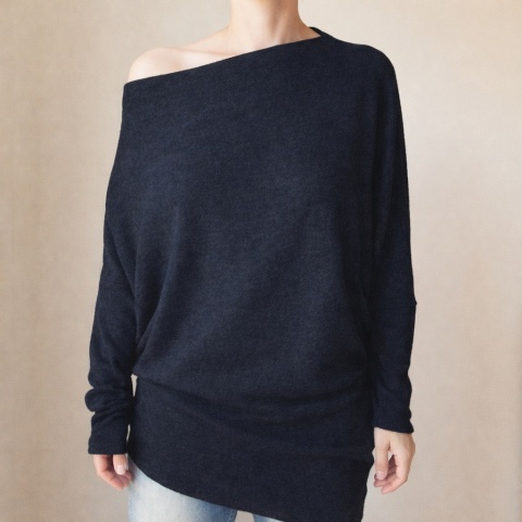 Asymetryczny Sweterek trapez czarny