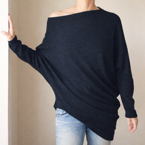 Asymetryczny Sweterek trapez czarny