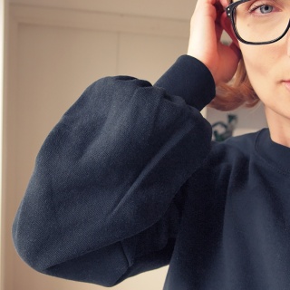 Bluza damska oversize z bufiastymi rękawami – czarna