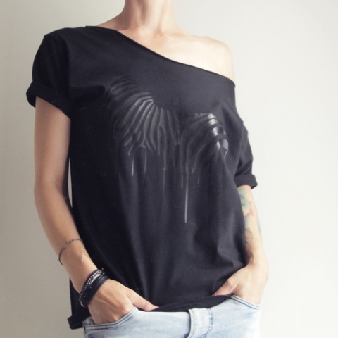 Czarna zebra na czarnej koszulce Oversize