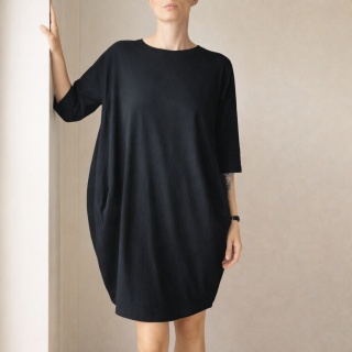 Sukienka damska oversize beczka z kieszeniami – czarna