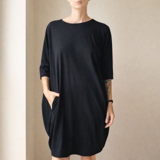 Sukienka damska oversize beczka z kieszeniami – czarna