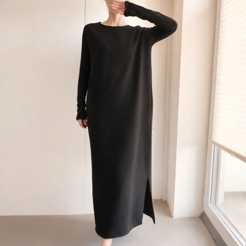 Sukienka dluga czarna z rozporkami