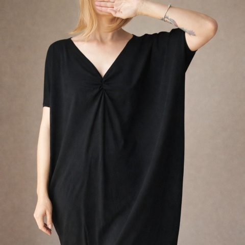 Sukienka krótki rękaw asymetria Czarna Dekolt V
