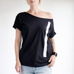 Biała kreska obok Czarny oversize