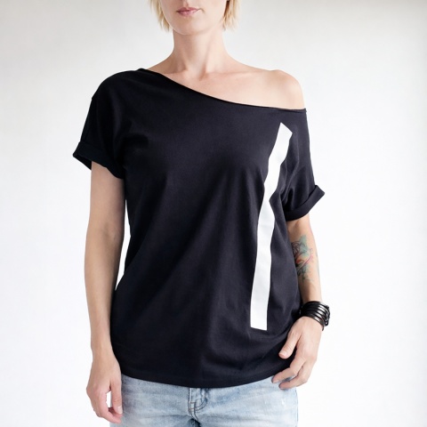 Biała kreska obok Czarny oversize