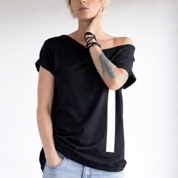 Biała kreska obok Czarny oversize