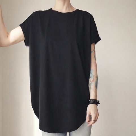 Bluzka długa z okrągłym dołem czarna