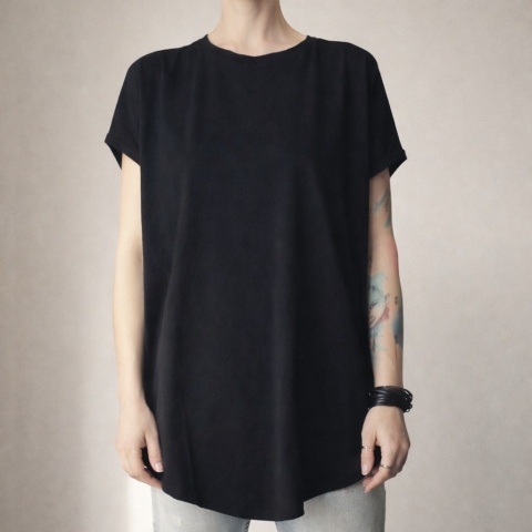 Bluzka długa z okrągłym dołem czarna