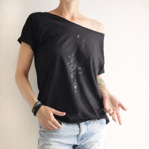 Czarny alchemik na czarnej koszulce Oversize