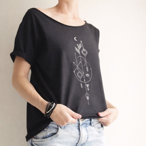 Czarny alchemik na czarnej koszulce Oversize