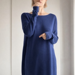 Długa sukienka swetrowa ciemnoniebieska