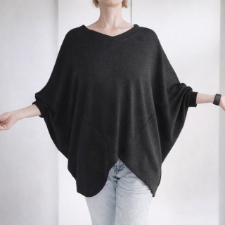 Sweter damski oversize nietoperz z dekoltem V – czarny
