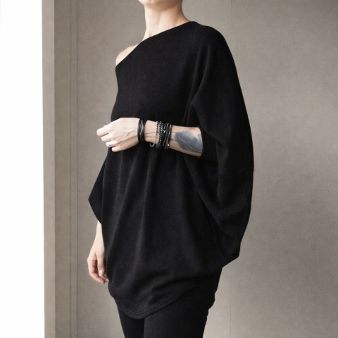 Sweterek oversize długi Nietoperz czarny