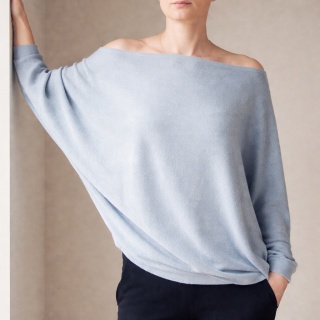 Sweter damski oversize nietoperz o krótszym kroju – szary