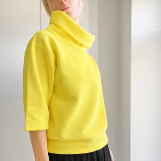 Bluza damska oversize z golfem i rękawem do łokcia – żółta