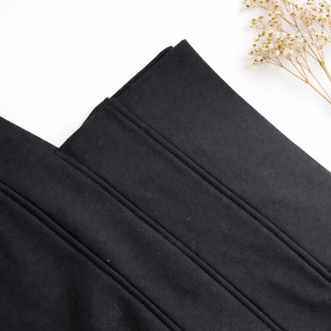 Czarna bluza oversize z kapturem i asymetrycznym dołem