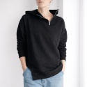 Czarna bluza oversize z kapturem i asymetrycznym dołem