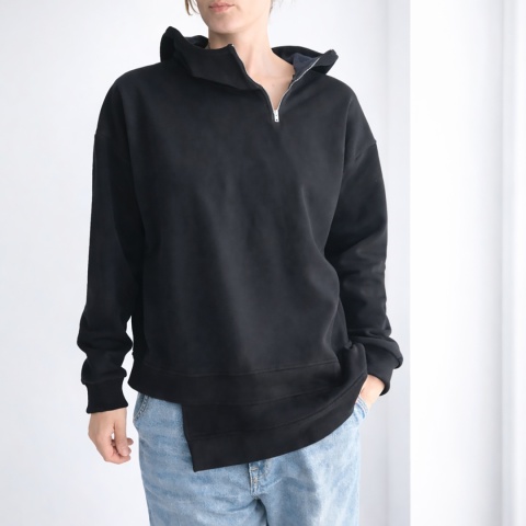 Czarna bluza oversize z kapturem i asymetrycznym dołem