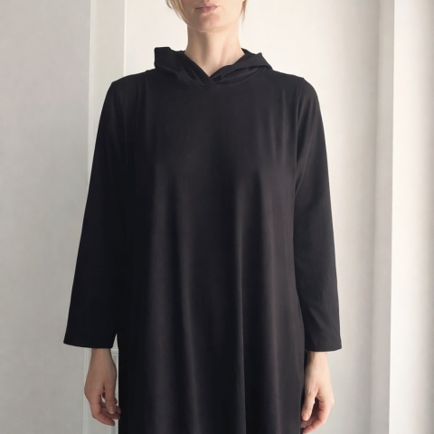 Czarna sukienka lniana maxi z kapturem i kieszeniami