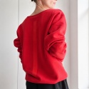Bluza damska oversize z czerwonym nadrukiem z tyłu – czerwona