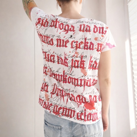 Kaligrafia czerwona fullprint Biały oversize - pojedynczy egzemplarz