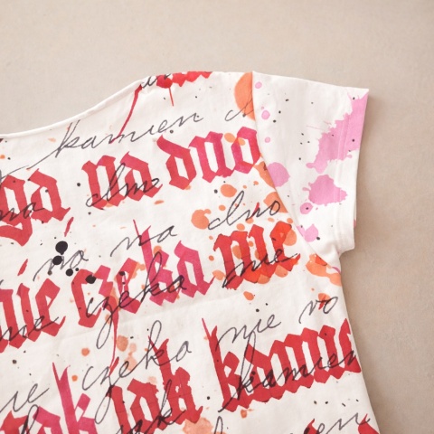 Kaligrafia czerwona fullprint Biały oversize - pojedynczy egzemplarz