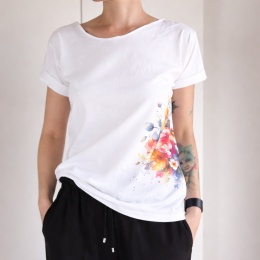 Koszulka damska oversize biała z kwiatowym nadrukiem na boku