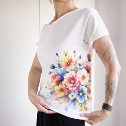 Koszulka damska oversize biała z kwiatowym nadrukiem na boku