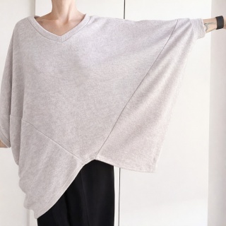 Sweter damski oversize nietoperz z dekoltem V – szary