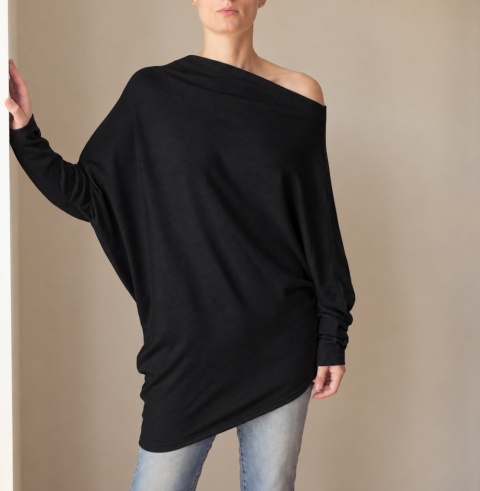 Sweterek damski oversize asymetryczny trapez – czarny