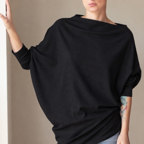 Sweterek damski oversize asymetryczny trapez – czarny