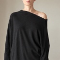 Sweterek damski oversize asymetryczny trapez – czarny