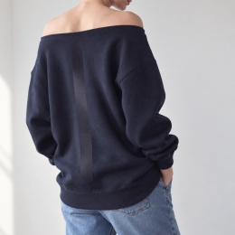 Bluza damska oversize z czarnym nadrukiem kreski z tyłu – czarna