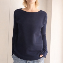 Bluza damska oversize z wąskimi rękawami – granatowa