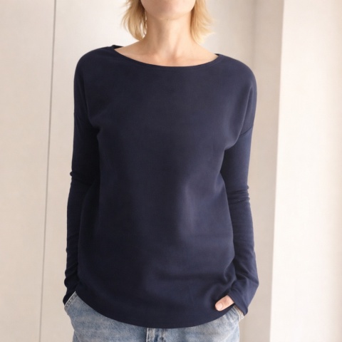 Bluza damska oversize z wąskimi rękawami – granatowa