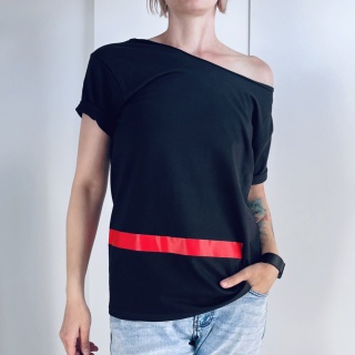 Czerwona kreska dół czarnym Oversize - pojedynczy egzemplarz