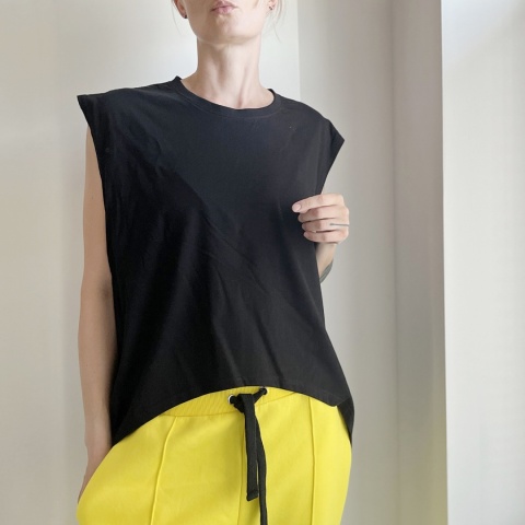 Koszulka damska oversize bez rękawów basic – czarna