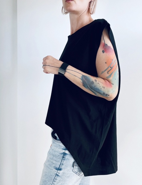 Koszulka damska oversize bez rękawów basic – czarna
