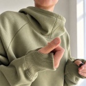 Bluza damska oversize z dużym kapturem i dziurkami na kciuki – blada oliwka
