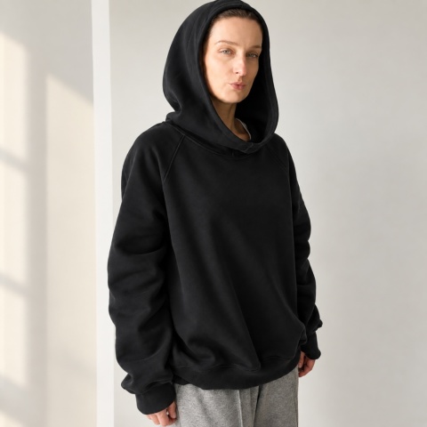Bluza damska oversize z dużym kapturem i dziurkami na kciuki – czarna